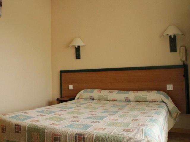 Hotel Peret Denguin Ruang foto