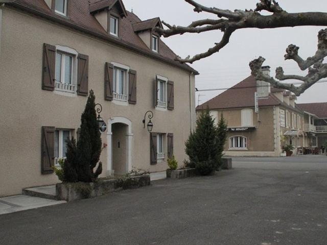 Hotel Peret Denguin Bagian luar foto